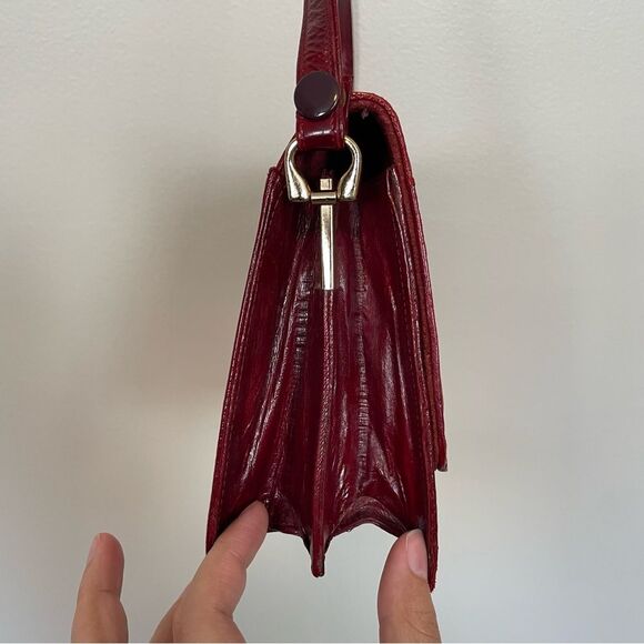VINTAGE- Genuine Eel Skin Pochette Shoulder Bag Cherry Red Accordion Style - Picture 3 of 11